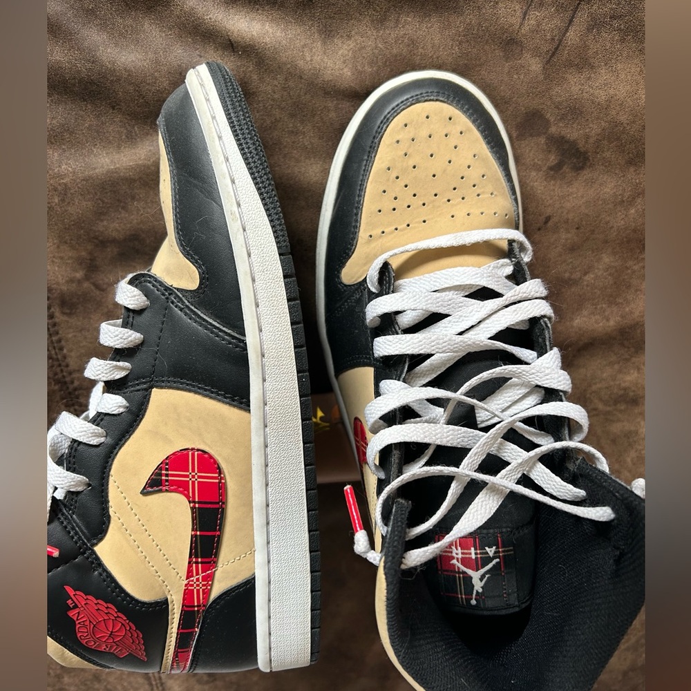 Nike Black and Tan Sneakers
